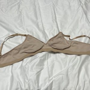 🔥2/$10🔥Hanes Sm beige striped no wire bra